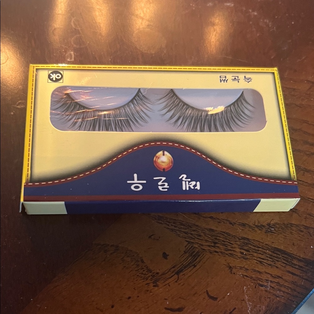 False Eyelashes in Yellow and Blue Box